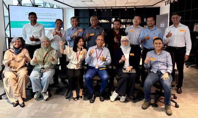 Yuri Kim with a group of workshop participants